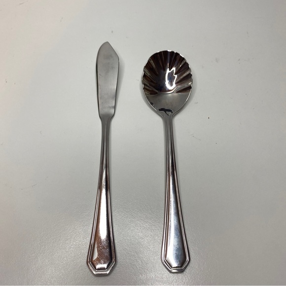 Wallace Stainless 18/10 Sugar Spoon And Butter Knife - Picture 1 of 8